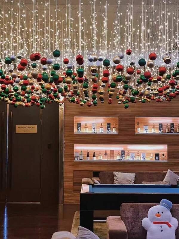 24 piezas Decoraciones navideñas, Bolas de Navidad, Bolas colgantes para decorar el árbol de Navidad, Bolas colgantes para el techo, Bolas mate para decoración de centros comerciales. Adecuado para decoración de escenas navideñas, centros comerciales, ventanas de hoteles, recepción y otras decoraciones