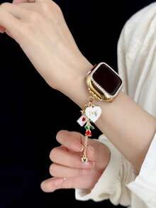 1条金色草莓郁金香心形智能手表表带,兼容Ultra/SE/11/10/9/8/7/5/4/3/2/1系列以及Ultra2/Ultra/SE/38/41/42/44/45/46/49mm,时尚女士手链配饰,送给女友和朋友的最佳礼物,佩戴舒适,仅含表带,不含手表和表壳。 - 金色 - 查看 4