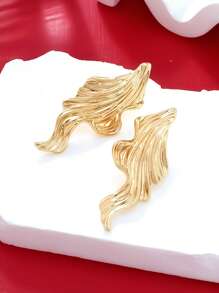 1 Pair Retro Textured Elongated Geometric Alloy Dangle Earrings, Suitable For Women