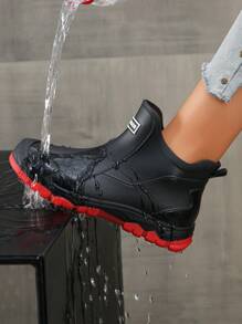 1双青少年防水短款雨靴，时尚舒适，防滑，软厚鞋底，适合厨房、户外水上活动，四季皆宜