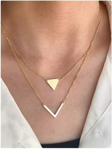 1 件简约优雅的几何三角形 V 形吊坠项链，时尚女士项链，精致优质，适合所有季节，是送给老师、毕业生、家人和朋友的礼物