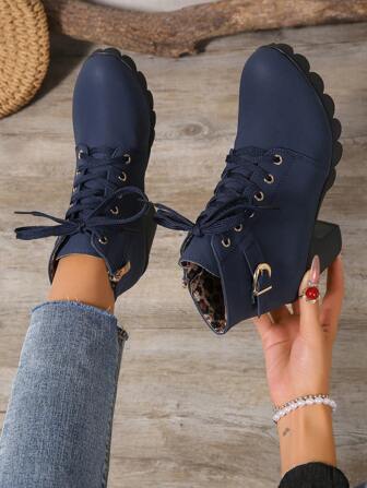 复古时尚新款靴子女春秋冬系带踝靴厚底切尔西靴，（尺码偏小，建议订购大一码）宽前脚掌，建议订购大两码