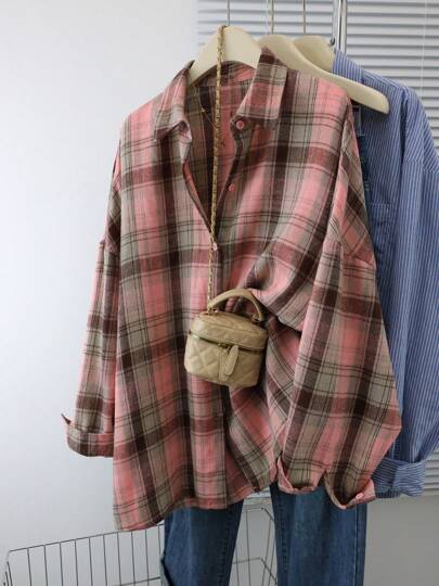 Koszula w kratę z guzikami z przodu, swobodna, z długim rękawem i luźną podszewką, odpowiednia do codziennego noszenia jesienią