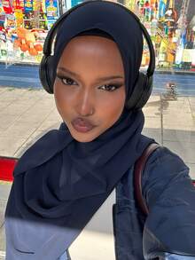 1pc Women Solid Color Hijab,Faux Pearl Chiffon Soft Headscarf, Casual Arabic Conservative Plain Head Wrap, Suitable For Middle Eastern Daily Use For Dress - Navy Blue - View 3