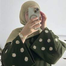 1 件新款时尚奢华菊花刺绣袖设计穆斯林女式长袍，适合女性日常穿着，经典百搭穆斯林吉尔巴布长袍 - 彩色 - 查看 15