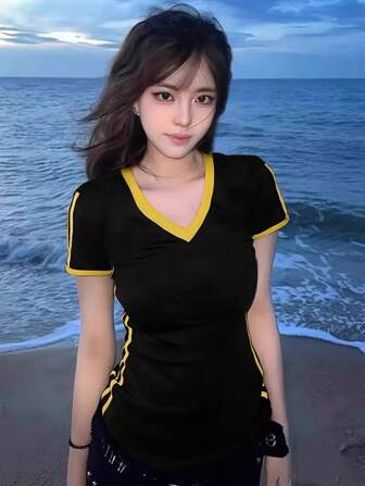 女式 Y2K 黑黄条纹美式性感修身 V 领短款短袖 T 恤