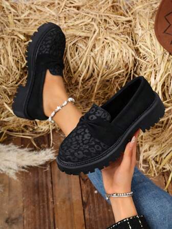 大码女式新款厚底乐福鞋，豹纹学院风 PU 皮革大蝴蝶结时尚舒适百搭厚底乐福鞋