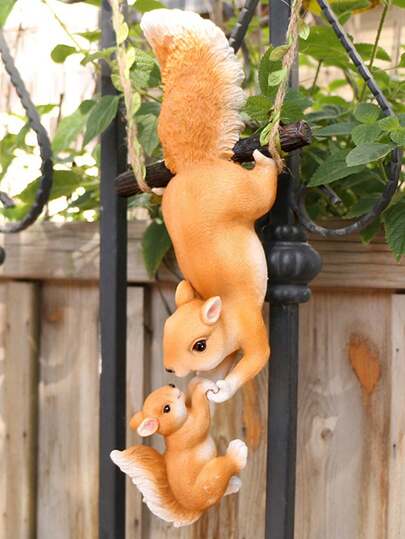 Estatua de ardilla de resina para decoración colgante - Diseño de ardilla madre y ardilla bebé, con cuerda colgante, decoración exterior única, se puede colgar en árboles, jardines, balcones o usar como soporte