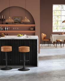 VASAGLE Tabouret de Bar Pivotant à 360°, Hauteur Réglable, avec Rangement, PU avec Coutures, Style Moderne Mi-siècle, pour Cuisine, Bar, Montage Facile, Marron Caramel - Tabac - Voir 1