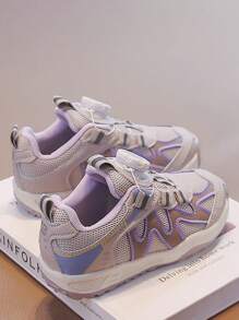 1 双网眼透气男女儿童校园风格运动鞋，时尚百搭防滑舒适透气衬里，适合返校户外多功能运动鞋