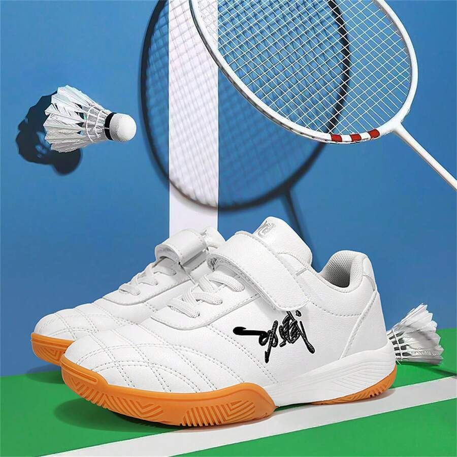 1 双防滑耐用儿童羽毛球和乒乓球运动鞋，黑白防滑运动鞋