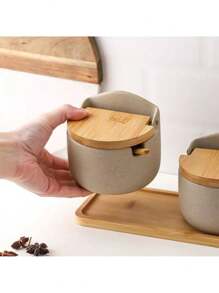 1 Stück/3 Stücke/4 Stücke grobes Keramik Gewürzglas Set mit Holztablett, beinhaltet Salz, Zucker, Hühnerbrühe, getrocknete Chilispeicher Behälter mit Löffeln, geeignet für Küche, Esszimmer, Outdoor Grill, wiederverwendbar