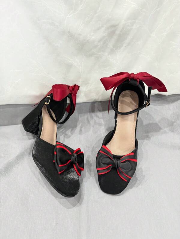 Tacones altos de mujer de moda en color negro con decoración de lazo y cinta roja, adecuados para todas las estaciones, festivales, fiestas y un estilo único