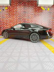 YCMODEL 商务轿车仿真合金车模，车身采用锌合金材质，两侧可开启，前引擎盖和后备箱门也可开启。车模具有仿真音响、灯光功能，细节丰富，做工精细，品质优良，适合收藏，也适合作为生日礼物送给朋友。 - 彩色 - 查看 7