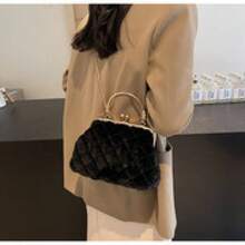 Plush Mesh Clip Opening Shell Bag, Gold Chain And Metal Buckle Decoration, Versatile And Fashionable Evening Bag, Handheld Design, Suitable For Dinner And Everyday Wear. - 黑色 - 查看 2