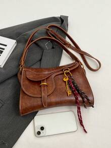 EMERY ROSE 1 szt. Damska jednokolorowa torba na ramię z PU w stylu retro (rozmiar: 26*19*6 cm), modna klasyczna torebka, z brelokiem i akcesoriami, odpowiednia do trzymania telefonu, portfela, dojazdów do pracy, biura, zakupów - Brązowy - Zobacz 8