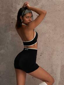 PinkTip Summer Black And White Colorblock Crop Top And High Waist Yoga Shorts Fitness Set - Black - View 2