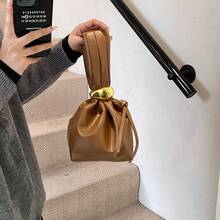 Women Shoulder Bags - 卡其色 - 查看 5