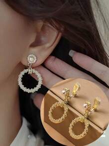 1 对时尚水晶和白珍珠圆形吊坠夹式耳环，适合女士佩戴，优雅纤薄，适合日常佩戴，节日礼物