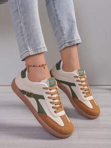 أحذية رياضية كاجوال ذات ألوان متباينة وأربطة، أحذية رياضية منخفضة القمة بأصابع مستديرة مع إبزيم