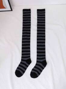 A Pair Of Black And Gray Female Striped Knee-High Stockings, Suitable For Outdoor Sports.