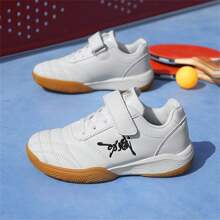 1 双防滑耐用儿童羽毛球和乒乓球运动鞋，黑白防滑运动鞋