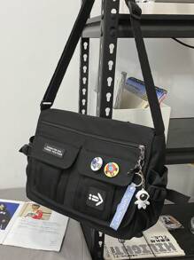 新款斜挎包，带吊坠字母装饰，纯色男士单肩包，学生学校斜挎包，男士百搭通勤包