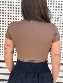 Baby Look Feminine Low-Cut Fernanda T-Shirt Basic Blouse V Fernanda - Rỉ Nâu - Xem 2