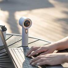 便携式手持风扇，120档可调速，迷你USB充电风扇，内置可充电电池，风量大，制冷效果好，续航持久，适合旅行和户外活动，可充电便携风扇，适合学生使用，也可作桌面风扇，是夏季户外露营和旅行的理想之选。