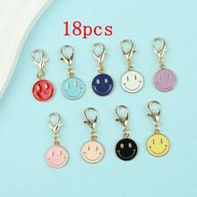 9 件/18 件混色欢乐脸珐琅吊坠配合金龙虾扣钥匙扣 - 非常适合背包、手机壳、包袋配件和汽车后视镜饰物、钱包配件