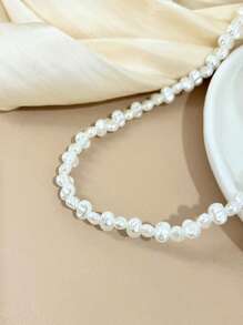 1 buc. Colier cu perle artificiale și cu detalii inițiale, în stil vintage elegant, francez
