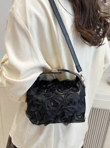 Nuova borsa a tracolla elegante e alla moda con design floreale tridimensionale a colore unito, leggera e versatile, con fibbia in metallo, adatta per lo shopping, portafogli, shopping, giovani donne, studenti universitari, nuovi arrivati e impiegati. Molto adatta per uffici, università, lavoro, affari, pendolarismo, attività all'aperto, viaggi e uscite.