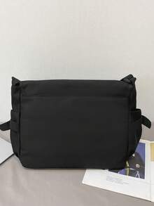 新款斜挎包，带吊坠字母装饰，纯色男士单肩包，学生学校斜挎包，男士百搭通勤包