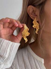 1 Pair Retro Textured Elongated Geometric Alloy Dangle Earrings, Suitable For Women