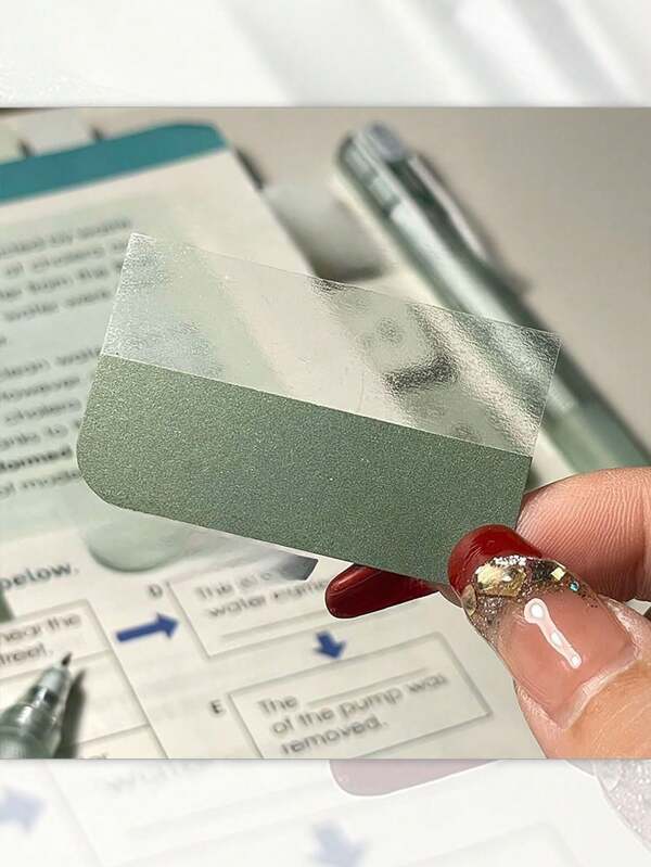 Minimalist Frosted Transparent Index Stickers, With A Fresh And Clean Style, Featuring A Semi-Transparent And Solid Color Design. The Semi-Transparent Area Writes Smoothly Without Obscuring The Content, While The Solid Color Area Is Eye-Catching And Easy To Identify. Office Workers Filing Documents, Used On Textbooks, Planners, Folders, Etc. Precisely Locate Information With Its Compact Form To Improve Learning And Work Efficiency, A Practical Tool For Daily Recording And Knowledge Management.