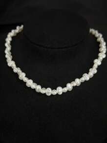 1 buc. Colier cu perle artificiale și cu detalii inițiale, în stil vintage elegant, francez