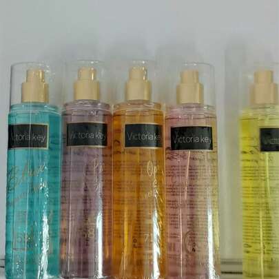 150毫升大容量数码香氛喷雾，5种不同香型 | 持久留香，自然清新，魅力十足，便携式空气清新剂，适合派对、聚会、女友生日礼物、节日、车载使用