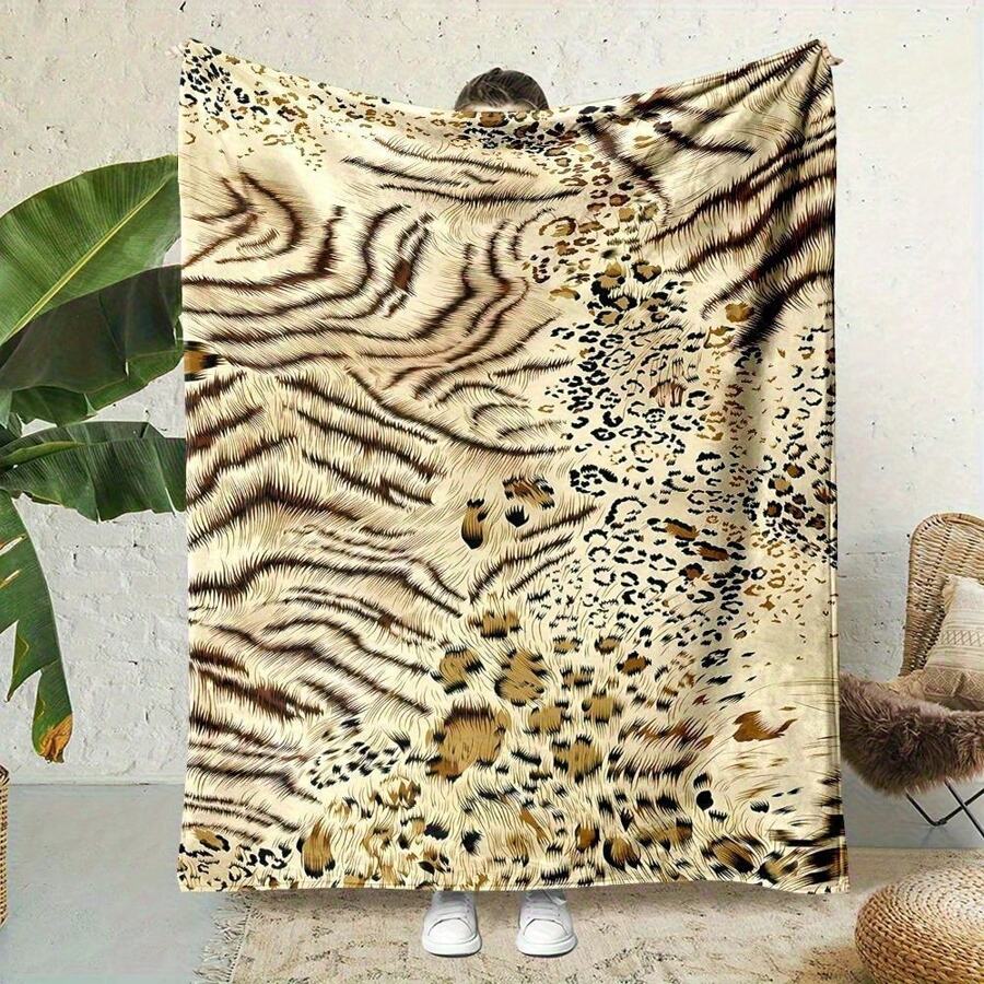 1pc Luxury Tiger Stripe & Leopard Spot Throw Blanket - Dual-Sided Tiger Stripes & Leopard Spots - Heavyweight 280GSM Ultra-Soft Flannel - All-Season Couch, Bed, Travel Blanket - Machine Washable - Beige, Brown, Black Wildlife Decor - Perfect Gift For Animal Lovers, Modern Home Decor - Elegant Wildlife Theme Accent, Contemporary Flair, Plush Texture, Highquality Fabric, Cozy Living Seekers - 如圖 - 查看 1