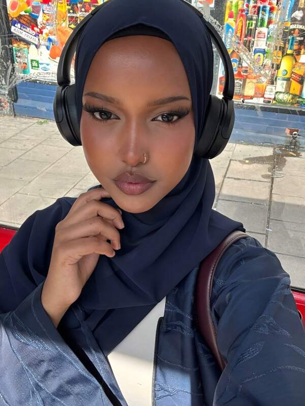 1pc Women Solid Color Hijab,Pearl Chiffon Soft Headscarf, Casual Arabic Conservative Plain Head Wrap, Suitable For Middle Eastern Daily Use