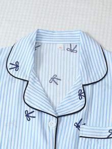 مجموعة بيجامة مكونة من 2 قطعة، طباعة الفيونكة المخططة، ملابس علوية كم طويل ياقة وبنطلون فيونكة، ملابس نوم وملابس منزلية للنساء، موسم الخريف/الشتاء، ملابس باللون الأزرق الفاتح الرائع - الأزرق - مشاهدة 3