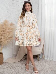 Eilly Bazar 蕾絲拼接荷葉邊下擺腰帶花卉連衣裙 - 杏色 - 查看 7