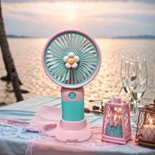 1 pezzo Ventilatore portatile mini alla moda con motivo a fragola, fiore e frutta, multifunzionale come supporto per telefono, ricaricabile USB, regalo a tema cartoni animati, accessorio essenziale per rinfrescarsi all'aperto