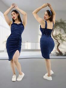 Vestido copa de mezclilla midi entallado para mujer con tirantes gruesos fruncido lateral y espalda elástica estilo casual sexy moderno cómodo - Azul lavado oscuro - Ver 2