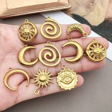 2 件时尚金色不锈钢天体太阳月亮饰品金属太阳吊坠适用于 DIY 珠宝耳环手链项链工艺钥匙扣配件 - 金色 - 查看 3