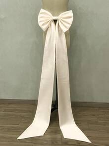 1个白色缎面底大号单层黑色蝴蝶结和150厘米长丝带，用于腰部装饰，情人节配饰