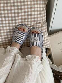 XIXITIAO Damskie, stylowe, pionowe paski z kokardką i wzorem liter, wygodne, oddychające, płaskie buty, lniane kapcie z miękkim dnem i blokami kolorów - Szary - Zobacz 3