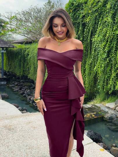  CurvySweet Elegant Vintage Volangklänning med Bara Axlar, Hög Stretchig Axelbandslös Midiklänning i Vinröd, Inbyggd BH, Semiformell Cocktailklänning, Bröllopsklänning, Alla hjärtans dag-klänning