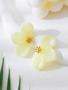 一对亚克力浅黄色花瓣不对称耳钉，时尚优雅的简约设计，适合派对、宴会和日常佩戴。 - 淡黃色 - 查看 3