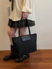 Una bolsa de tote casual de unicolor simple y versátil, de gran capacidad, con cremallera, que se puede usar como bolso de hombro, adecuada para compras, vacaciones, trabajo y transporte y otras ocasiones. - Negro - Ver 4