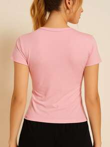 "Blusa con nudo frontal estilo casual y lazo, camiseta slogan romántico 'All you need is love', top con mensaje amoroso ideal para salir: moda en blusa mujer cómoda 2025" - Rosa - Ver 3